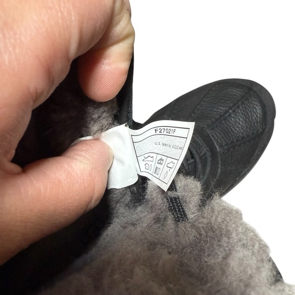 NEW Ugg Women’s Adirondack III Waterproof Fur Boot in Black/Grey Size 5 - Picture 14 of 16